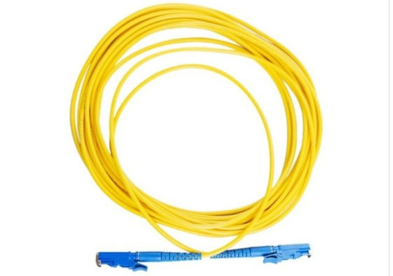 Het gele van het de Vezel Optische Flard van E2000 UPC Ontwerp van de het Koorddouane voor FTTX-Netwerk leverancier